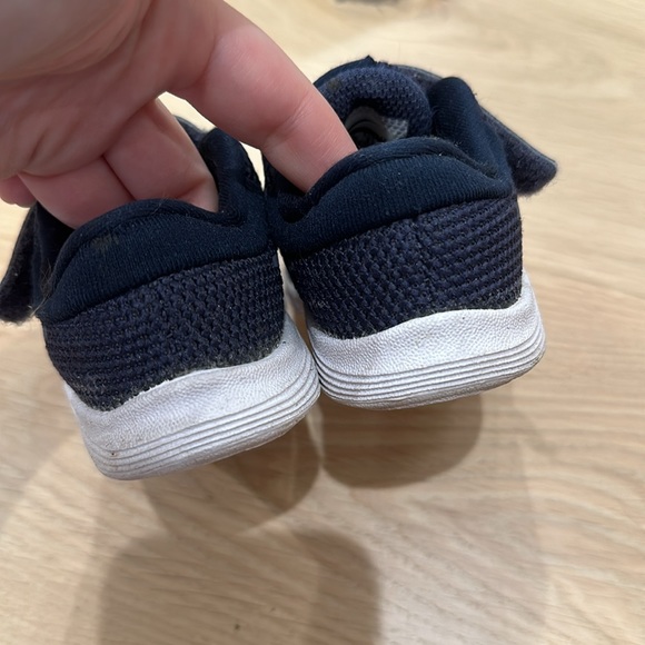 Nike toddler sz 5 sneakers - Picture 4 of 5